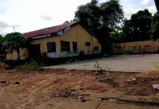 Estrutura de ferro do ginásio da Escola Diomedes foi desmontado e retirado do local (Foto:  Divulgação)