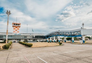 Ponte de embarque e desembarque do Aeroporto de Boa Vista (Foto: Wenderson Cabral/FolhaBV)
