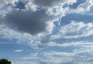 Céu de Boa Vista com calor e nuvens isoladas (Foto: Lucas Luckezie/FolhaBV)