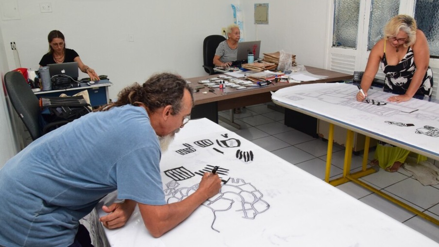 Desenhos das pinturas rupestres de Roraima podem virar livro ao final da pesquisa. (Foto: Nilzete Franco/FolhaBV)