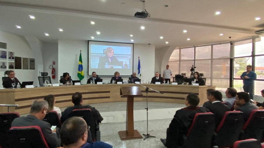 O pleno do Tribunal Regional Eleitoral no julgamento da ação de Denarium nesta segunda-feira (Foto: Lucas Luckezie/FolhaBV)