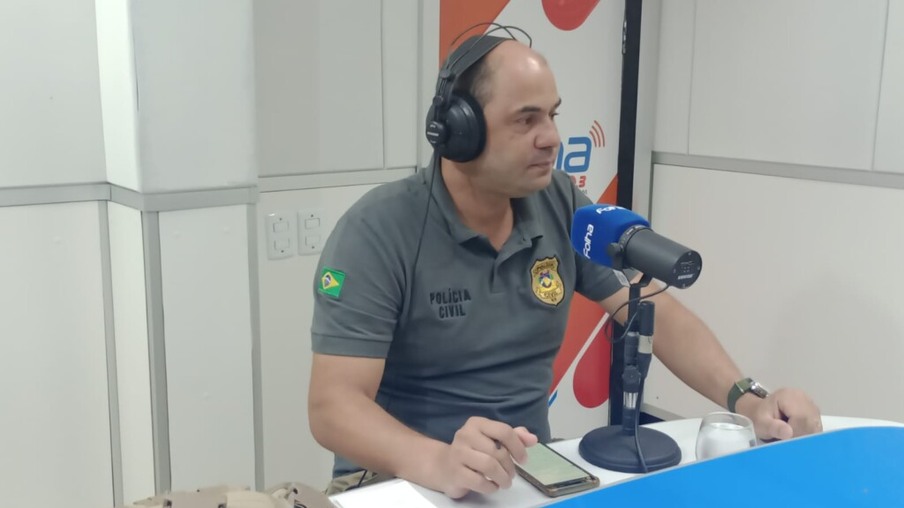 Marcos Lázaro esteve no Agenda da Semana, na rádio Folha FM. (Foto: Estúdio/Folha FM)