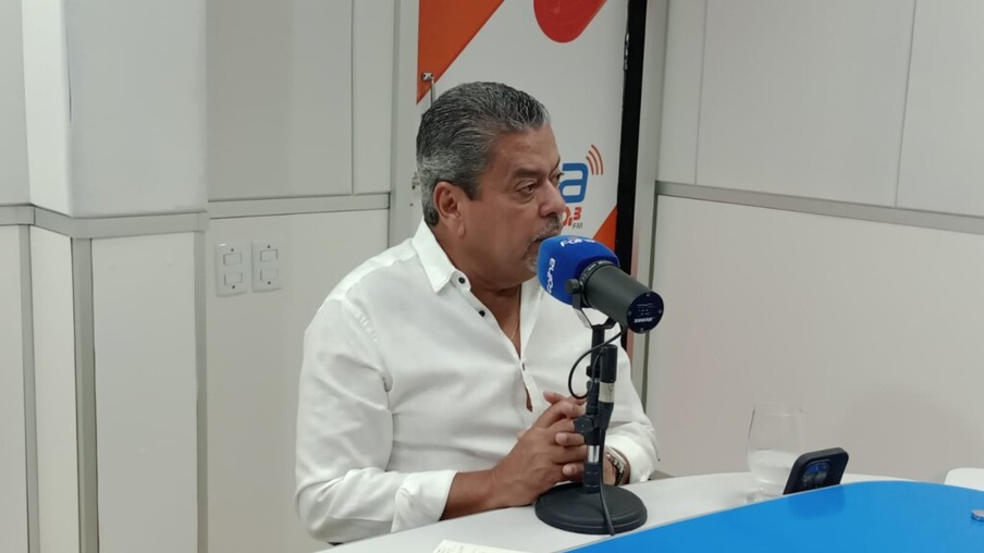 Hiran Gonçalves foi entrevistado no Agenda da Semana. (Foto: Estúdio/Folha FM)