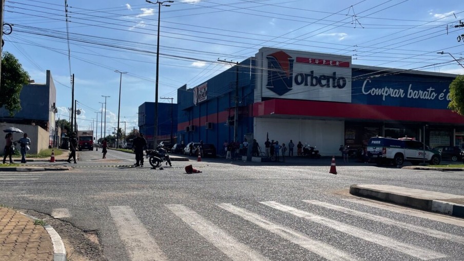 Cruzamento das avenidas Sebastião Diniz e Surumu. (Foto: Adriele Lima/FolhaBV)