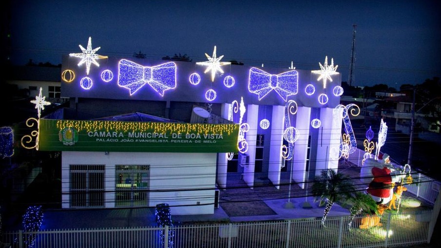 Sede da Câmara Municipal de Boa Vista com luzes de Natal em anos anteriores (Foto: Reynesson Damasceno/CMBV)