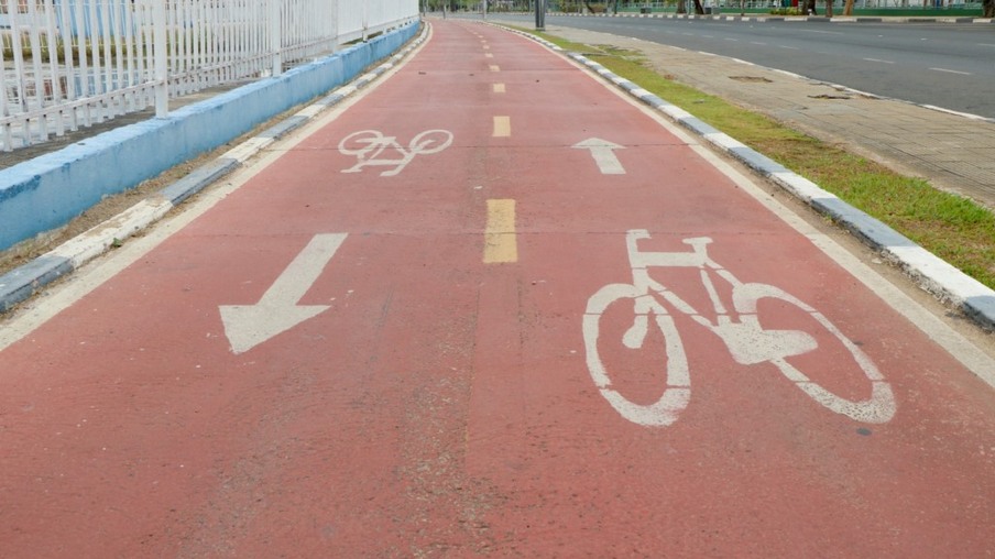 O ciclista não deve ultrapassar o limite de velocidade de 25 km/h na ciclovia (Foto: Wenderson Cabral/ FolhaBV)