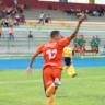 Atacante Pingo marca e corre para o abraço, gol coloca a Arara Vermelha de volta na briga (Foto: Reynesson Damasceno/Real)
