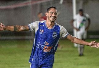 O atacante Rafael Barros festeja gol na Série D 2023