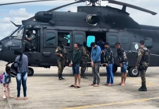 Momento em que grupo desembarca na Base Aérea de Boa Vista (Foto: Divulgação)