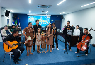 Membros da Escola de Música da Orquestra “Música sem Fronteiras”, da Associação de Migrantes Indígenas de Roraima (AMIR), no evento realizado no TCE (Foto: Ascom/TCERR)