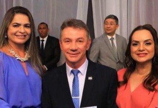 Soraima Rodrigues e Simone Souza na diplomação do governador reeleito Antonio Denarium (Foto: Secom-RR)