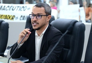 O vereador Ítalo Otávio durante a sessão desta terça-feira (Foto: Reynesson Damasceno/CMBV)