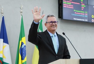 O vereador Adjalma Gonçalves em discurso na Câmara de Boa Vista (Foto: Ascom Ver. Adjalma Gonçalves)