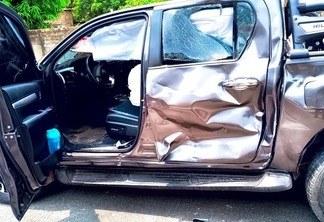 O motociclista teria desrespeitado a placa pare e causado a colisão na lateral do carro (Foto: Divulgação)