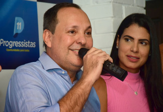 Vice-prefeito Cássio Gomes com pré-candidata a prefeita Catarina Guerra (Foto: Nilzete Franco/FolhaBV)