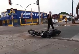 Acidente envolvendo motos na rua Sólon Rodrigues Pessoa (Foto: DIvulgação)