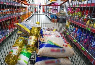 Com o valor arrecadado o grupo comprará alimentos para montar cestas básicas (Foto: Arquivo FolhaBV)