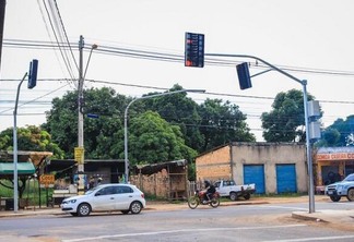 O novo semáforo está instalado no cruzamento das ruas Estrela D'Alva e Estrelinha - Foto: PMBV