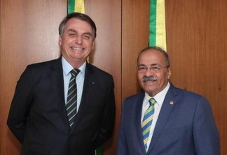 Senador Chico Rodrigues (DEM) e o presidente da República, Jair Bolsonaro eram deputados federais e trabalhavam em conjunto em algumas comissões da Câmara Federal (Foto: Assessoria parlamentar)