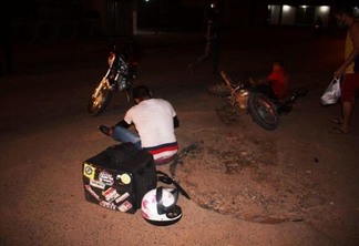 Os dois motociclistas entraram em acordo no local, com intermediação da PM - Foto: Aldenio Soares