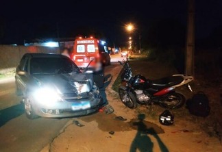 O veículo teve a frente parcialmente danificada com a colisão - Foto: Aldenio Soares
