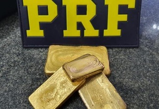 Juntas, as barras de ouro pesam 1,939 kg - Foto: Divulgação/PRF