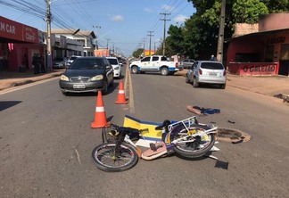 A ciclista foi socorrida e levada para o Pronto Socorro Francisco Elesbão (Foto: Adryan Vinicius)