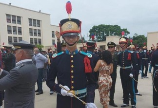 O estudante foi aceito na escola Preparatória de Cadetes do Exército e vai ingressar como cadete na Academia Militar das Agulhas Negras (Foto: Divulgação)
