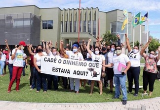Segundo os professores a manifestação é para reivindicar o rateio do Fundeb (Foto: Nilzete Franco/FolhaBV)