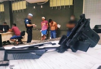 Após os primeiros socorros, ambos foram encaminhados ao 5° Distrito Policial (Foto: Aldênio Soares)