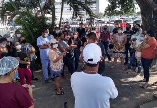 Durante o protesto, os manifestantes reivindicaram o ajuste do acordo proposto pelo Governo de Roraima, que pretende retirar gratificações e parcelamentos de salários (Foto: Divulgação)