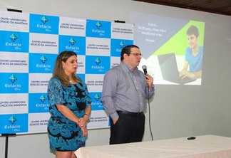 Reitora da Estácio Atual, Brena Linhares, e o diretor regional Norte, Adriano Remor, anunciam novo status de Centro Universitário (Foto: Diane Sampaio)