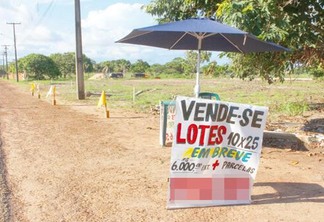 Terrenos são vendidos a preços acessíveis, mas sem autorização da Prefeitura (Foto: Diane Sampaio)