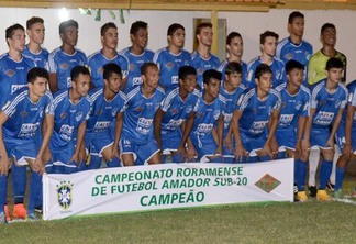 Elenco do São Raimundo Sub-20 campeão do Estadual da categoria, em 2014 (Foto: Lucas Luckezie)