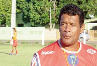 O técnico do Baré Sub-20, Cláudio Marcos (Foto: Raustman Gondim/Arquivo Folha)