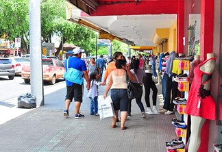 Orientação ao consumidor é que tenha cautela na hora de ir às compras (Foto: Arquivo/Folha)