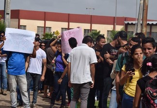 O movimento ganhou o apoio de outros estudantes da UFRR (Foto: Rodrigo Sales)