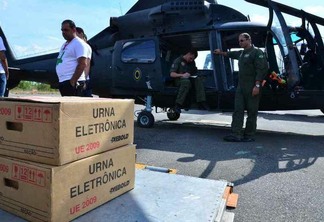 Helicópteros da FAB estão sendo utilizados no transporte de servidores e urnas para as eleições deste ano (Foto: Divulgação)