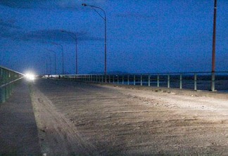 Sem iluminação à noite o tráfego fica perigoso na ponte que liga Boa Vista a outros municípios (Foto: Wenderson de Jesus)