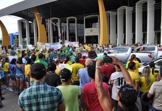 Manifestantes seguirão de três pontos da Capital em direção ao Centro Cívico (Foto: Arquivo/Folha)