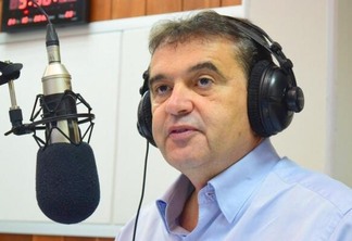 Candidato ao governo do estado, Anchieta Júnior, durante entrevista na Rádio Folha FM 100.3 (Foto: Diane Sampaio /Folha BV)