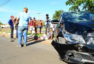 O impacto foi tão forte que os veículos ficaram parcialmente destruídos (Foto: Nilzete Franco/Folha BV)