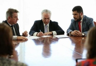 Interventor do Estado, Antonio Denarium, em reunião com o presidente Michel Temer e o ministro Marcos Jorge (Foto: Márcio Corrêa/PR)