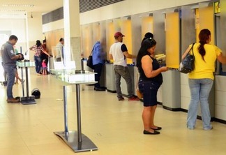 Interventor federal Antonio Denarium pediu que servidores não ‘façam uma corrida’ aos bancos para sacar o salário (Foto: Nilzete Franco/Folha BV)