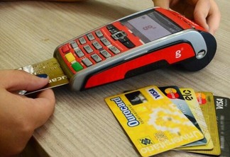 Uma das formas de utilizar o cartão sem interferir em necessidades básicas e pagamento de dívidas é estabelecer limite para casos de emergência (Foto: Arquivo/Folha BV)