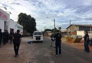 Além das provas que ficaram no local do fato, a Polícia também vai analisar imagens de uma câmera que registrou o crime (Foto: Aldenio Soares)