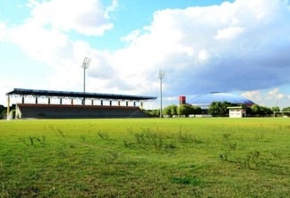 CBF oficializou campo da Vila Olímpica como local do jogo do dia 13 (Foto: Nilzete Franco/Folha BV)
