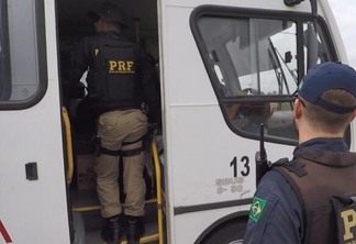 Motorista preso conduzia ônibus em direção a Manaus (Foto: Nucom PRF)