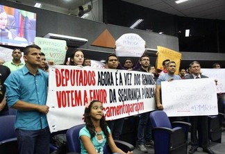 Concurseiros estiveram na ALE esta semana em busca de apoio dos deputados estaduais (Foto: Priscilla Torres/Folha BV)