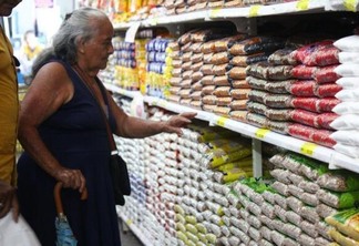 Consumidores sentem aumento e avaliam deixar de comprar produto para reduzir custos (Foto: Priscilla Torres/Folha BV)